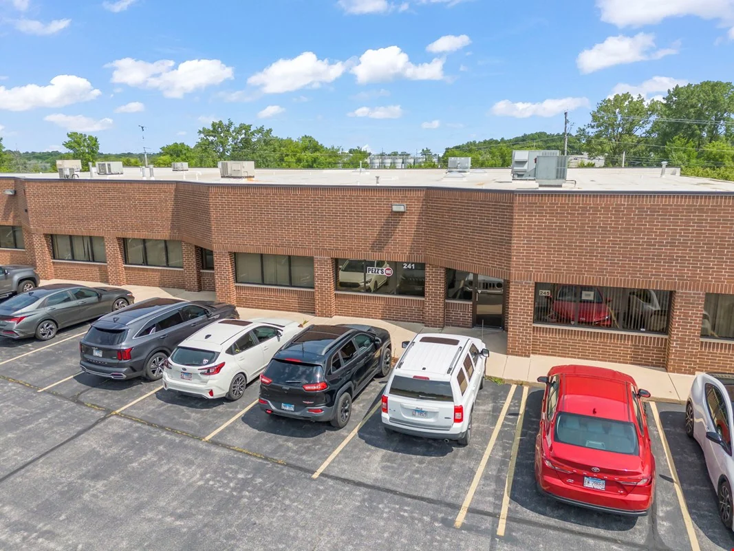 241 Oswalt Ave, Batavia — Sale in Batavia, IL, photo 1 of 8