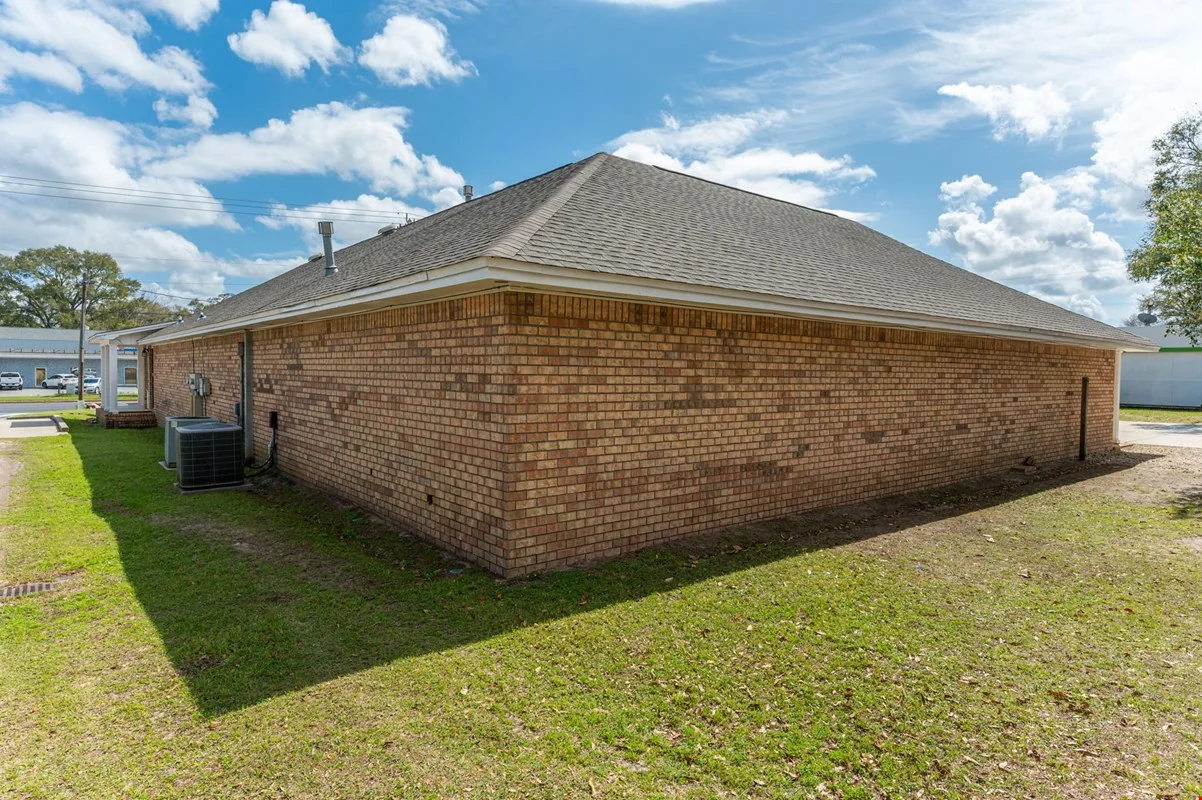 1078 S Ferdon Blvd — Sale in Crestview, FL, photo 3 of 8