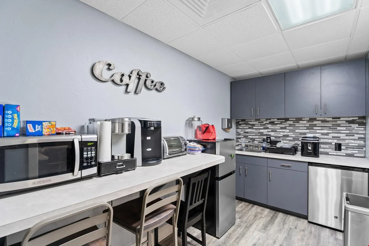 Office/Warehouse For Sale — Sale in Fort Myers, FL, photo 3 of 8
