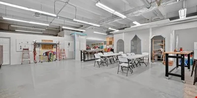 Prime Office Building with Exceptional Frontage — Sale in Salt Lake City, UT, photo 2 of 8