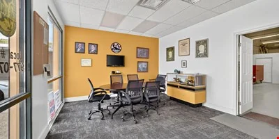 Prime Office Building with Exceptional Frontage — Sale in Salt Lake City, UT, photo 7 of 8