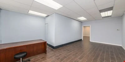 5860 NW HWy — Lease in Chicago, IL, photo 6 of 8