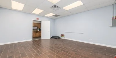 5860 NW HWy — Lease in Chicago, IL, photo 8 of 8