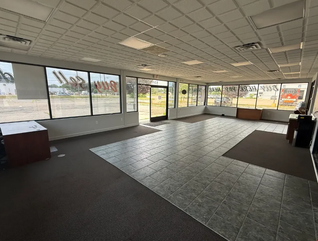 Auto Sales Facility with Separate Repair Building — Sale in Lansing, MI, photo 4 of 8