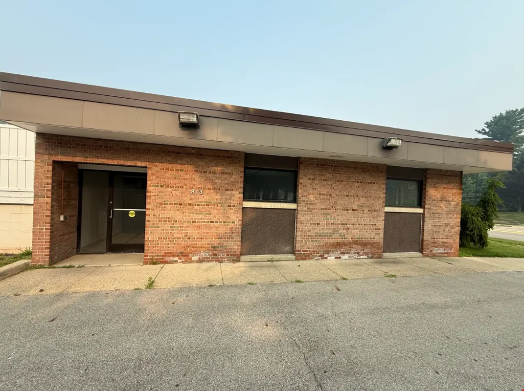 805 W. Michigan Ave — Sale in Jackson, MI, photo 3 of 8