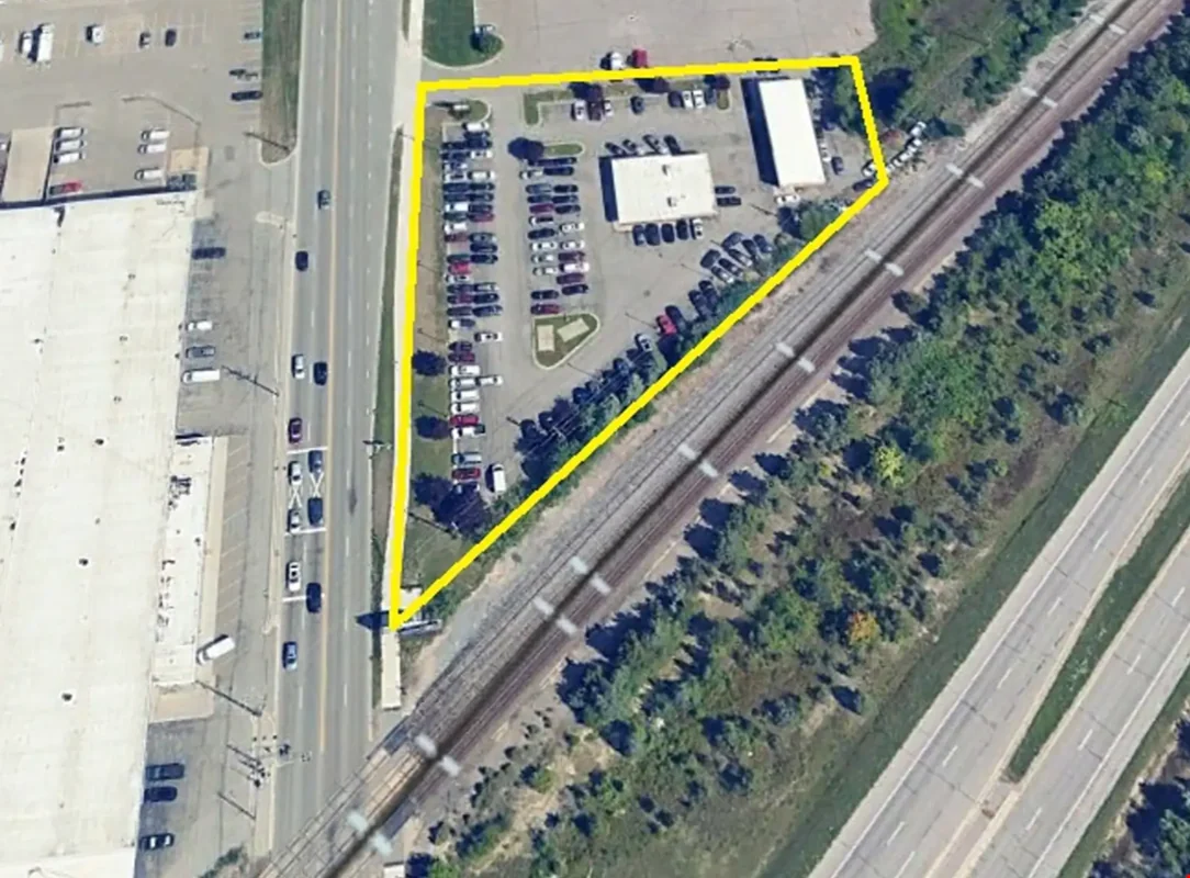 Auto Sales Facility with Separate Repair Building — Lease in Lansing, MI, photo 3 of 8