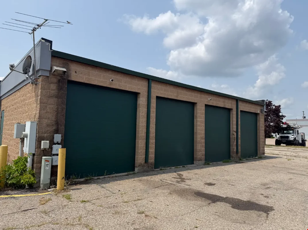 Auto Sales Facility with Separate Repair Building — Lease in Lansing, MI, photo 8 of 8