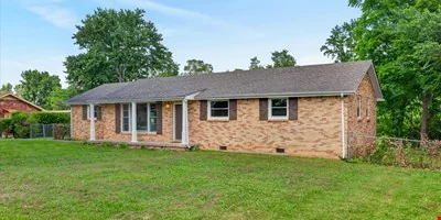 422 Burch Rd — Sale in Clarksville, TN, photo 2 of 8