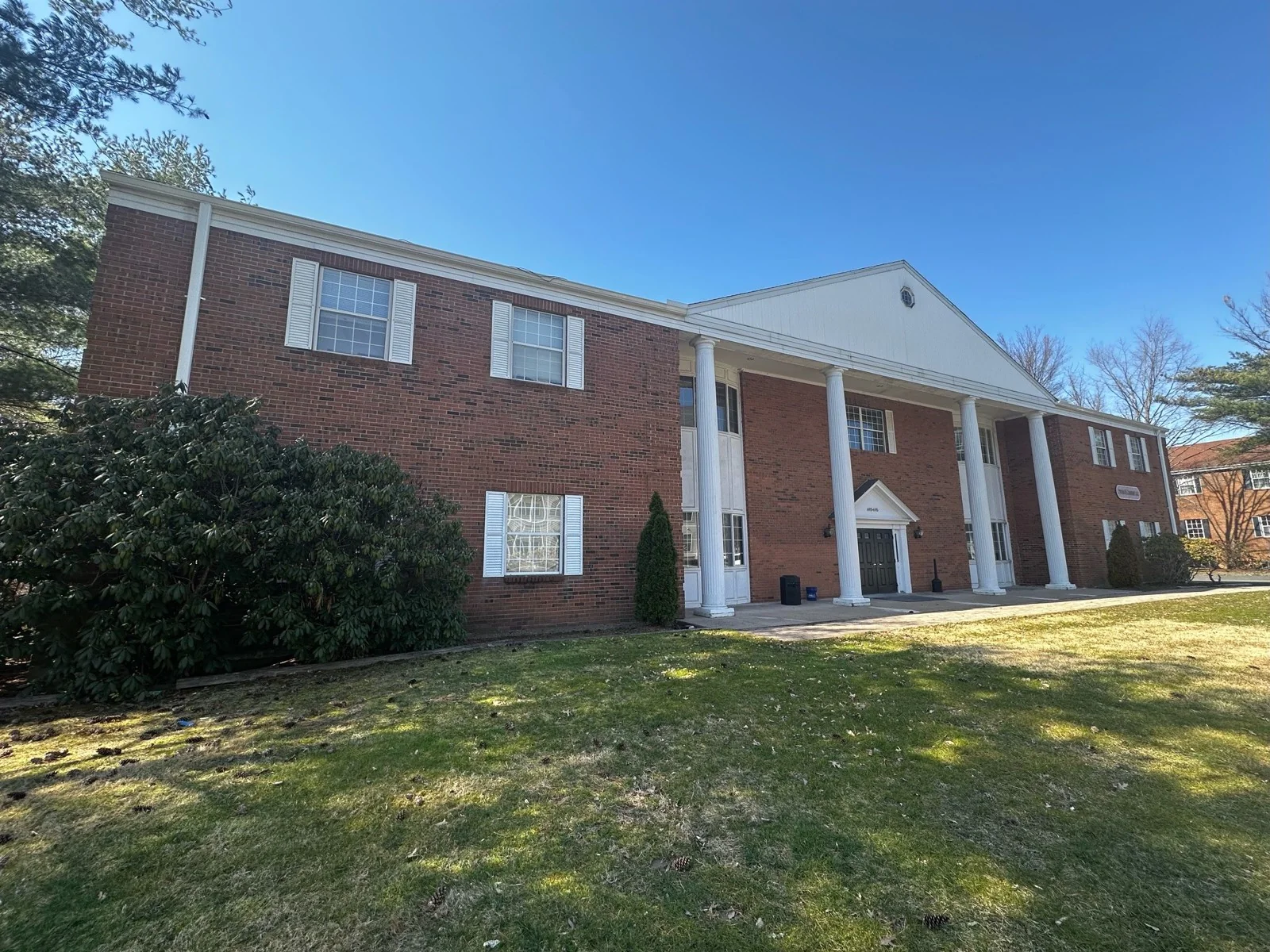 Office in Bloomfield, CT — Sale in Bloomfield, CT, photo 1 of 8