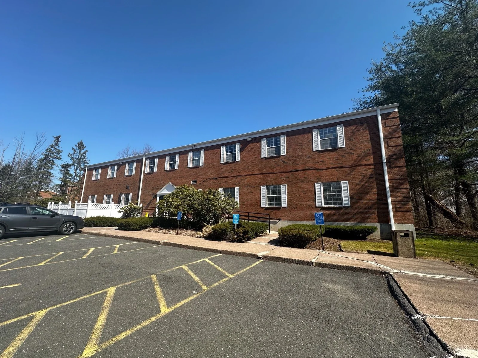 Office in Bloomfield, CT — Sale in Bloomfield, CT, photo 2 of 8