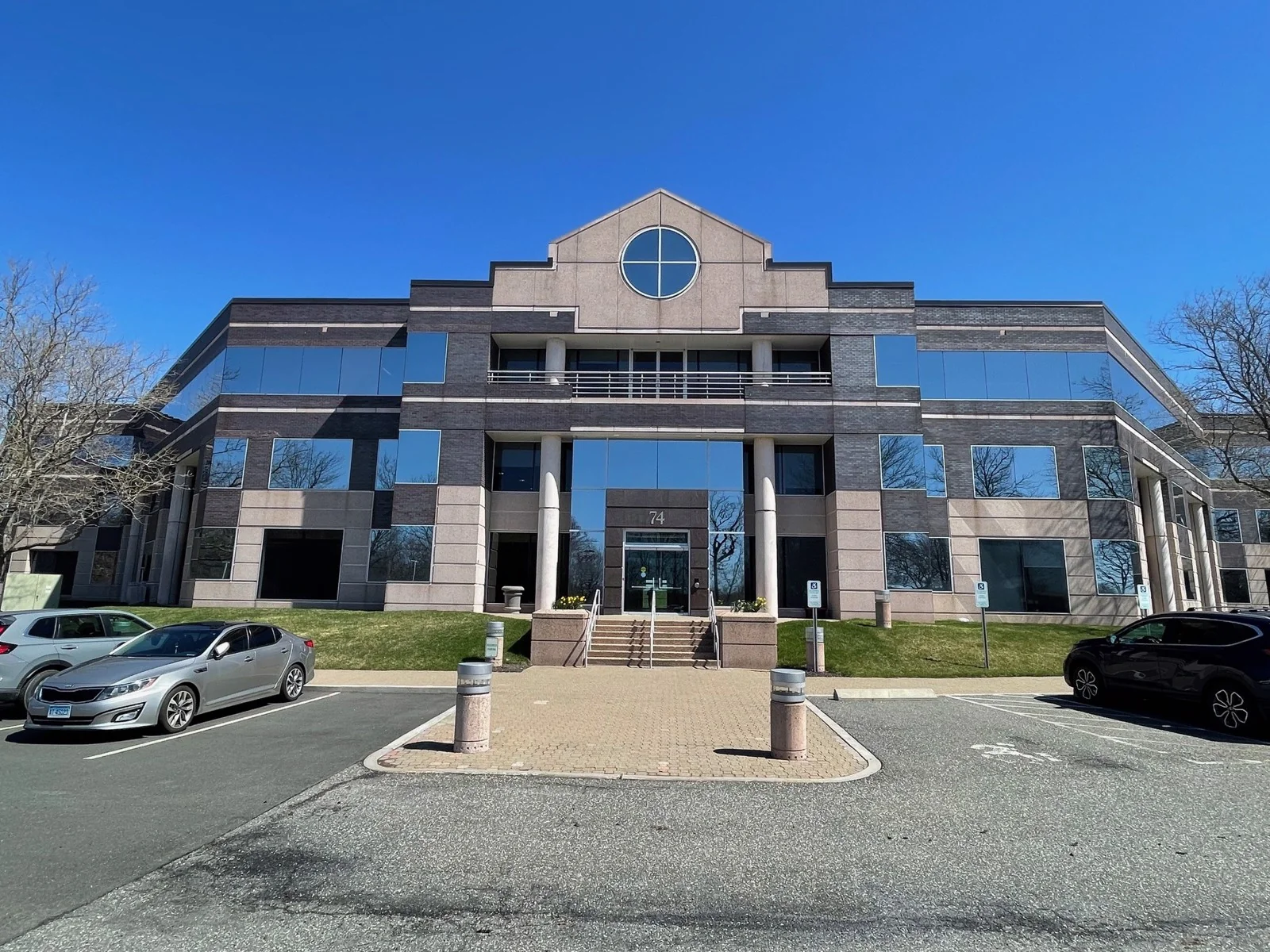 Pond View Corporate Center — Lease in Farmington, CT, photo 1 of 4