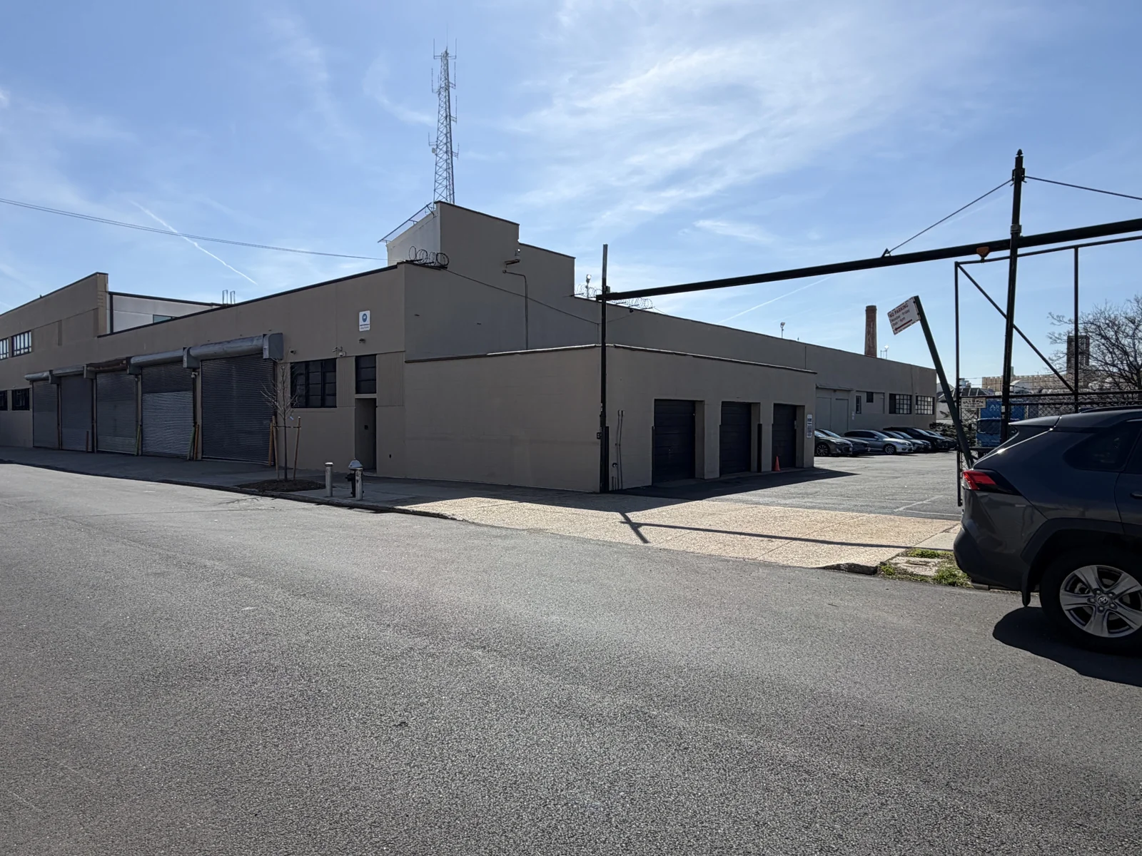 Industrial in Long Island City, NY — Lease in Long Island City, NY, photo 1 of 4