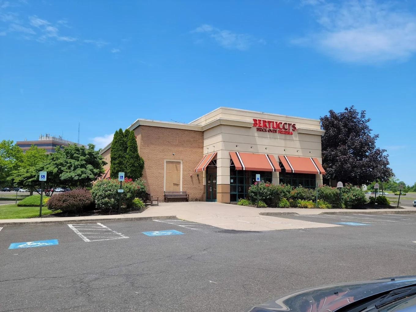 Former Bertucci's — Lease in Langhorne, PA, photo 1 of 3