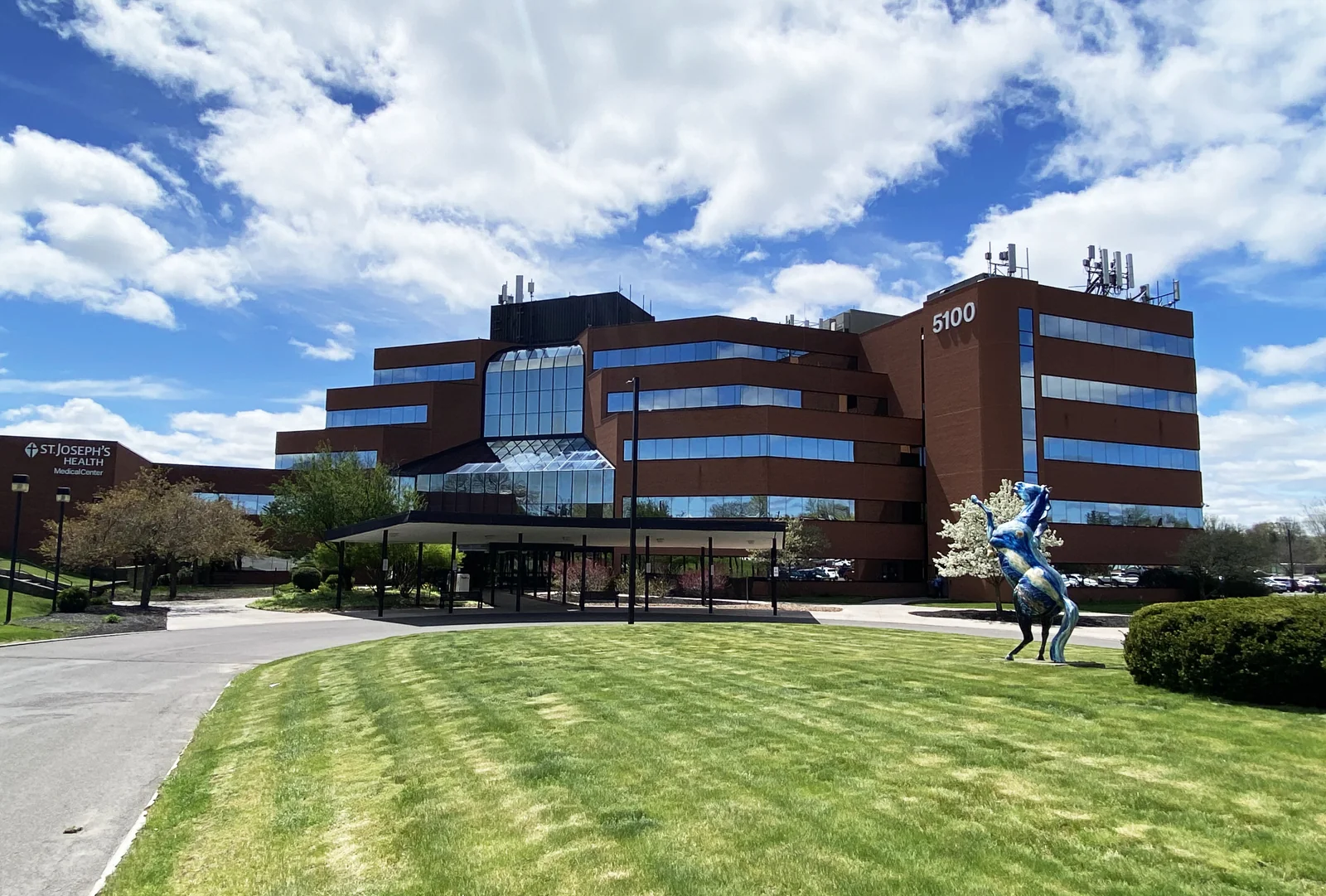 North Medical Center — Lease in Liverpool, NY, photo 1 of 8