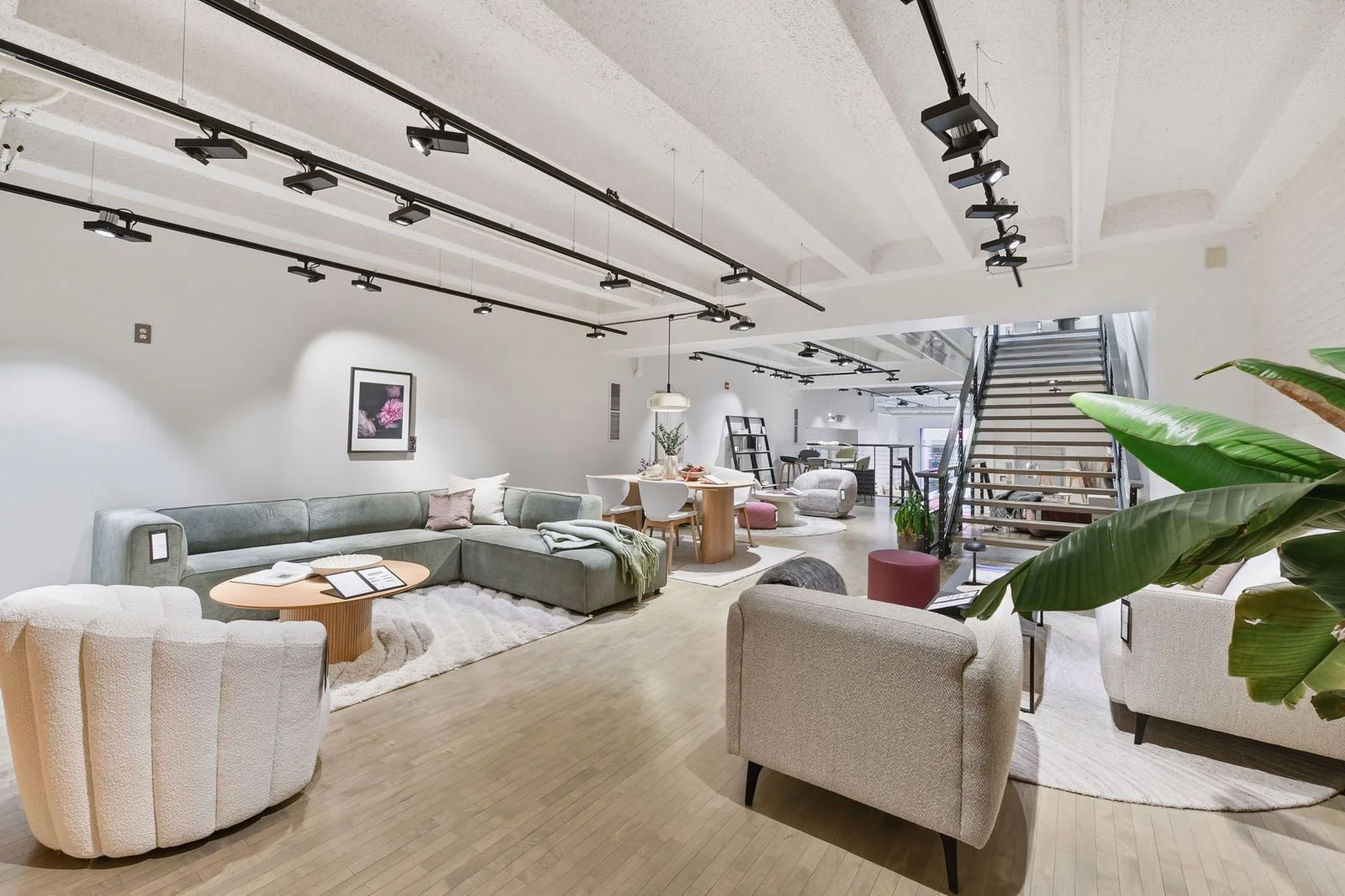 3342 M Street — Lease in Washington, DC, photo 3 of 5