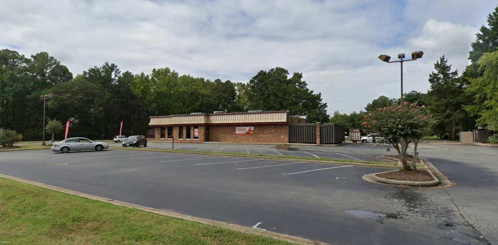 Retail in Richmond, VA — Lease in Richmond, VA, photo 2 of 3