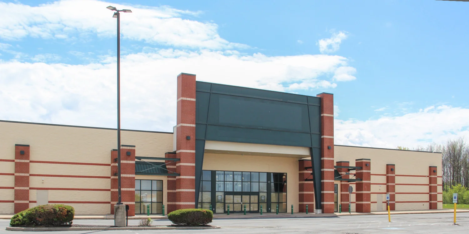 Fingerlakes Crossing Shopping Plaza — Sale in Auburn, NY, photo 1 of 8