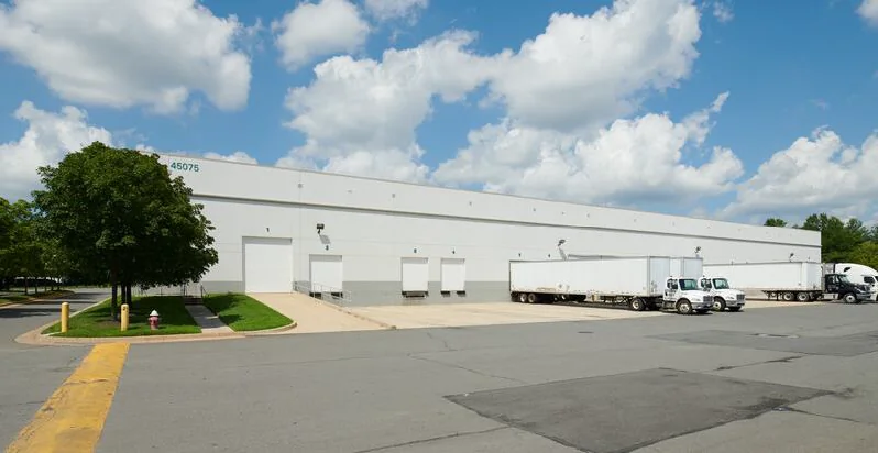 Dulles Distribution Ctr — Lease in Dulles, VA, photo 2 of 2