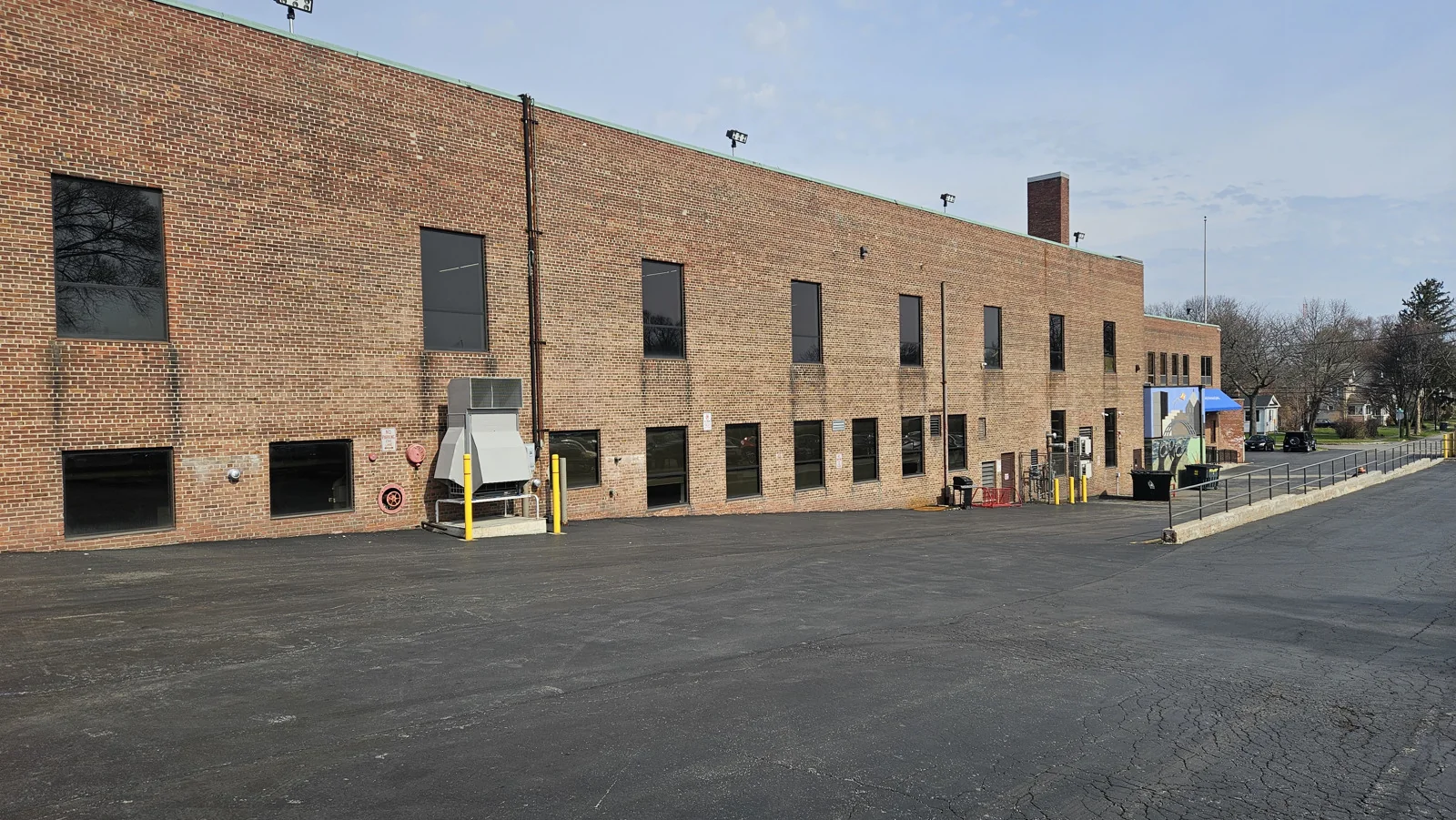 Office & Warehouse Space — Lease in Rochester, NY, photo 2 of 5