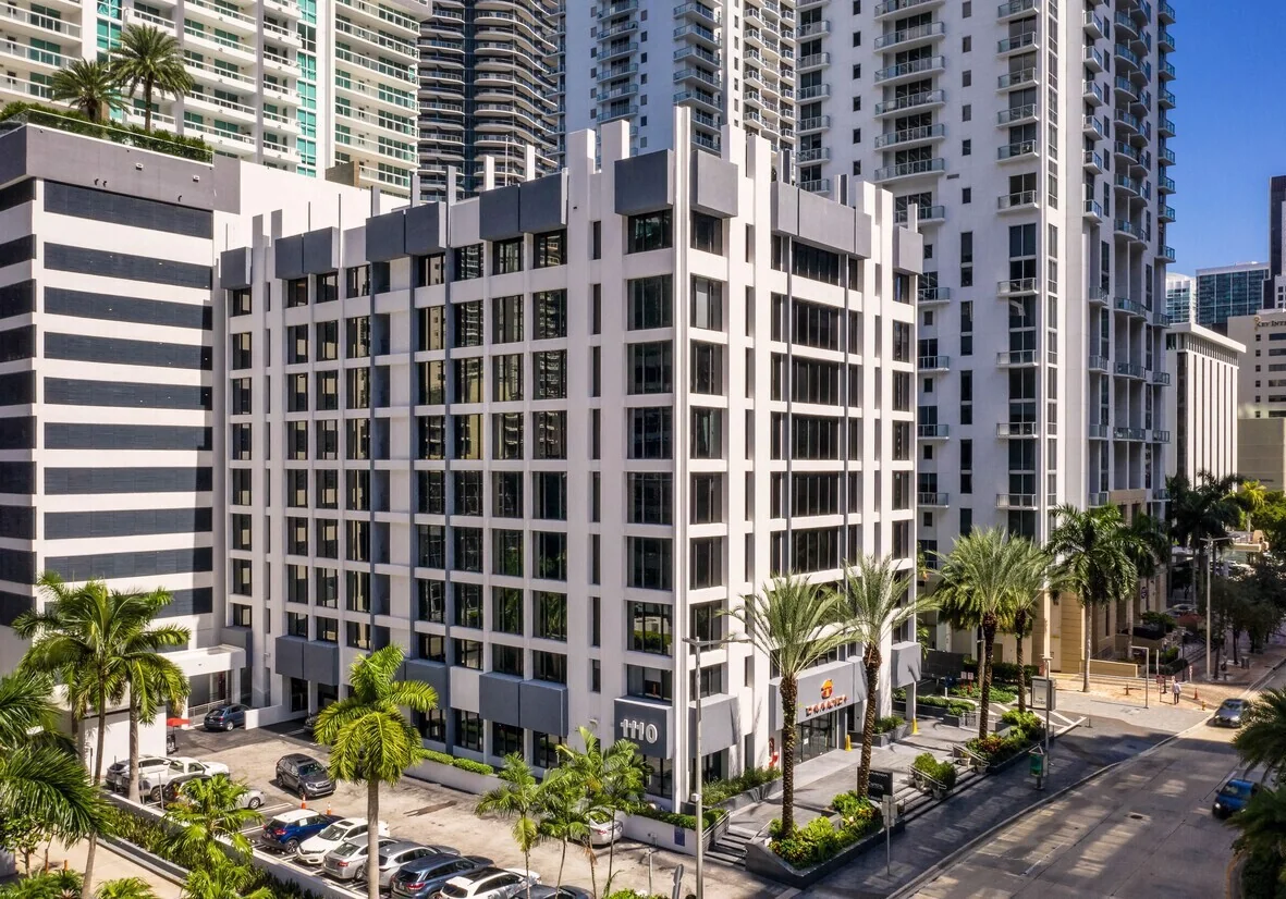 1110 Brickell Ave — Lease in Miami, FL, photo 2 of 5
