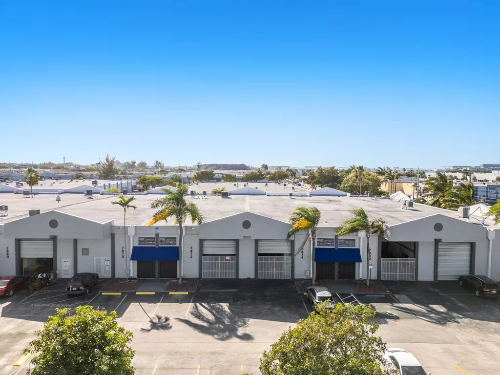 Doral Warehouse — Lease in Miami, FL, photo 1 of 5