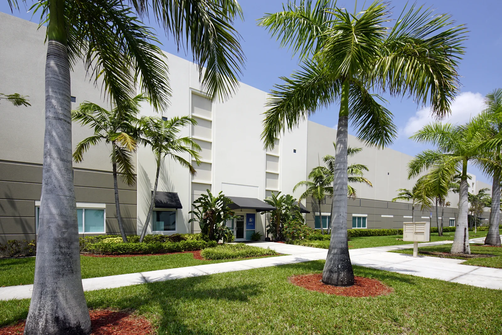 Flagler Station Building 31 — Lease in Miami, FL, photo 1 of 6