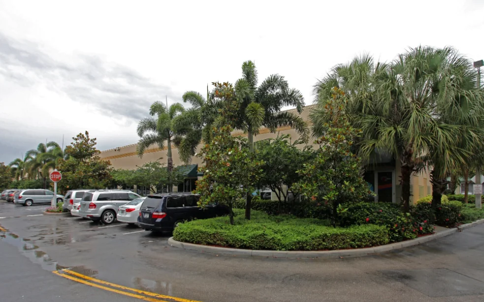 Weston Commercial Center Office and Executive Suites — Lease in Weston, FL, photo 1 of 2