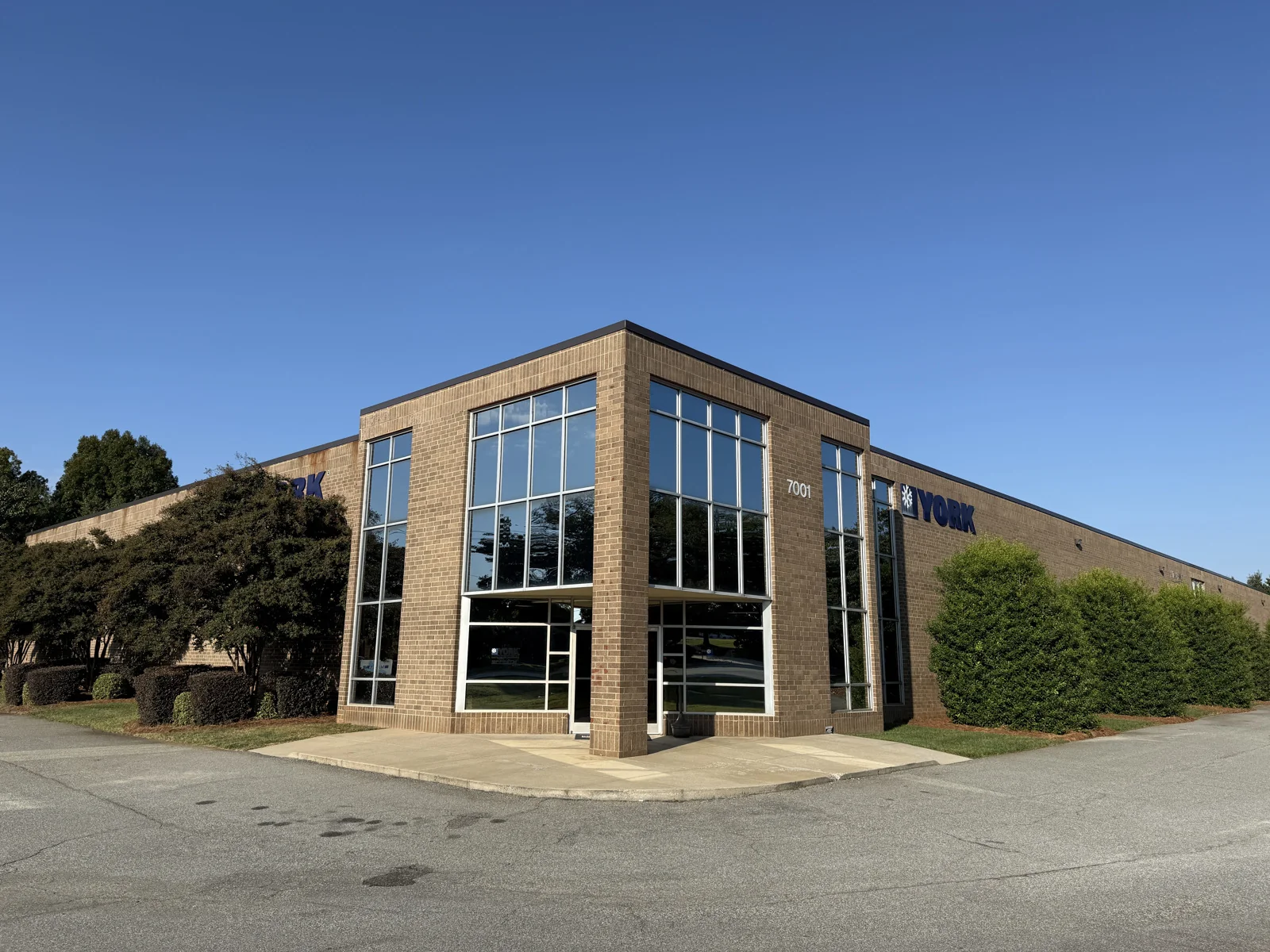 7001 Cessna Drive — Lease in Greensboro, NC, photo 1 of 8