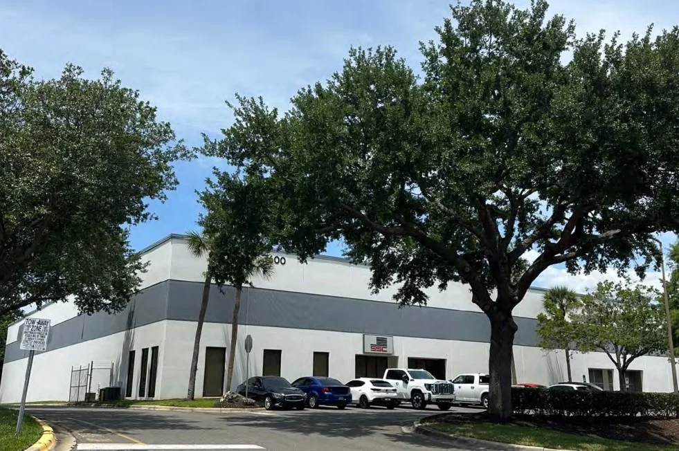 Crownpointe Commerce Park — Lease in Orlando, FL, photo 1 of 2