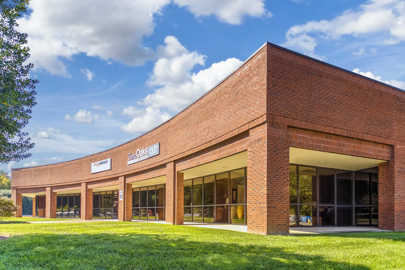 Twin Oaks I — Lease in Charlotte, NC, photo 2 of 3