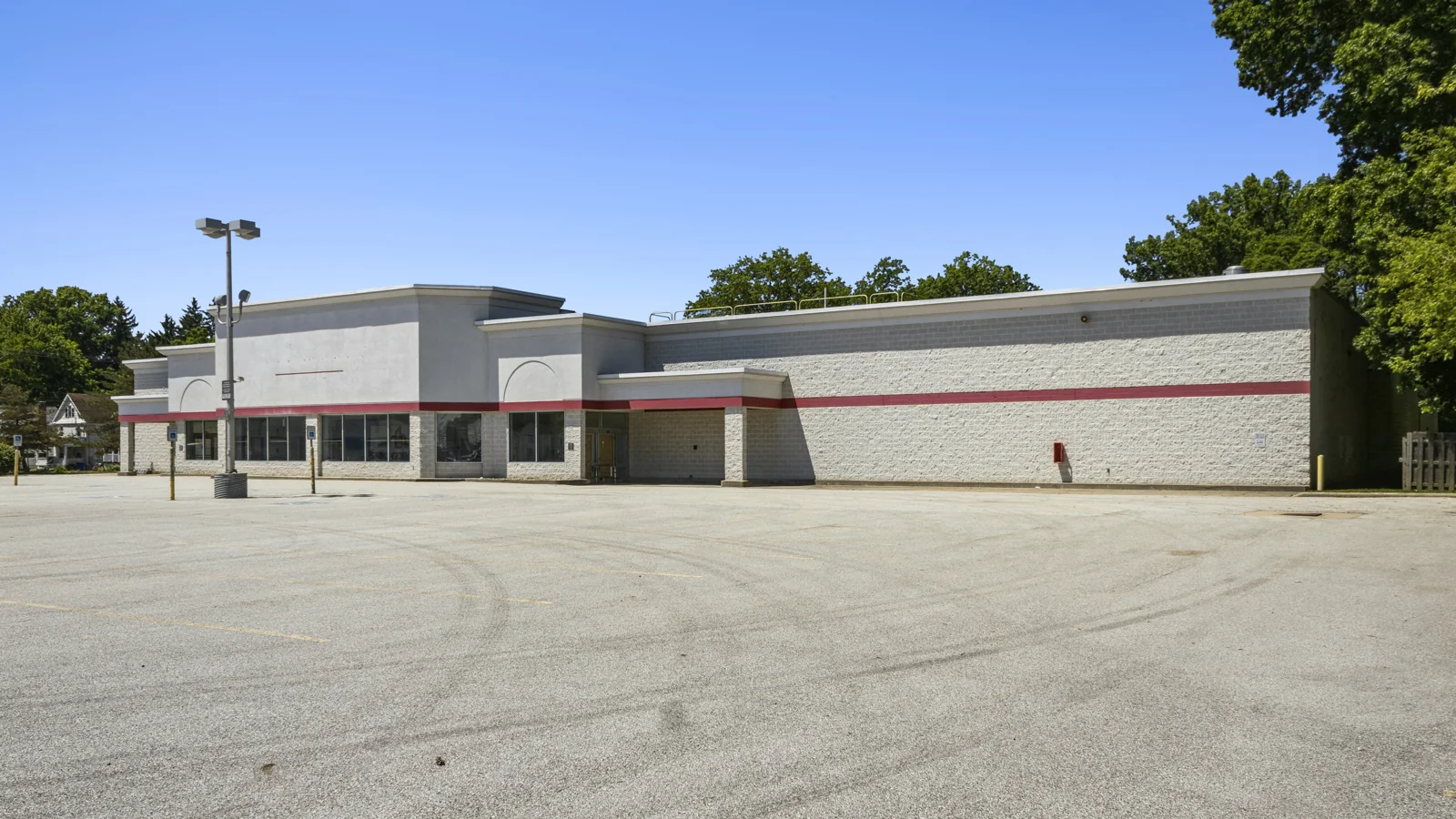 47,230 SF Available on ±4.2 AC — Sale in Ravenna, OH, photo 5 of 8