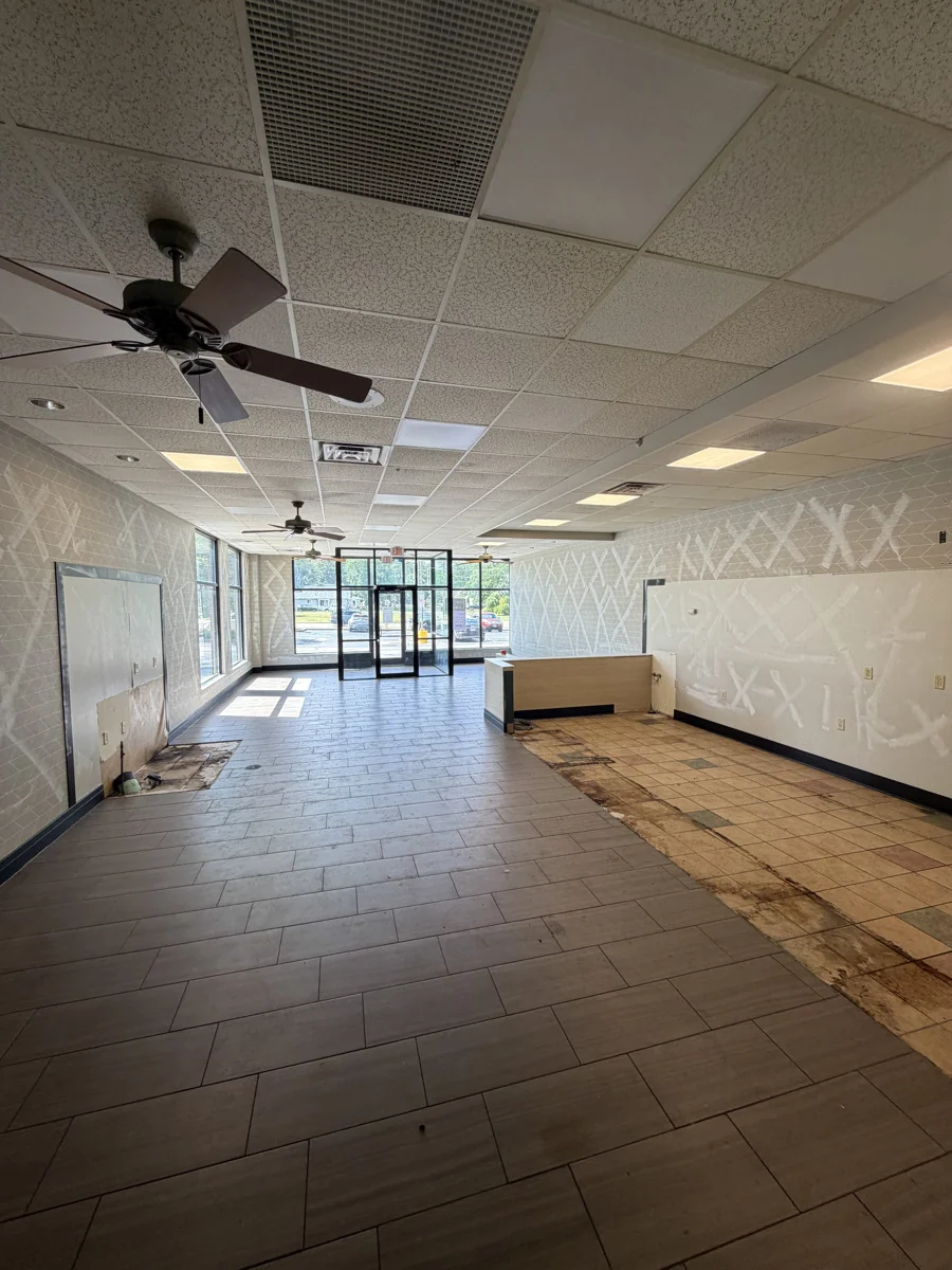 1,920 SF Former Restaurant Endcap — Lease in Ravenna, OH, photo 4 of 6