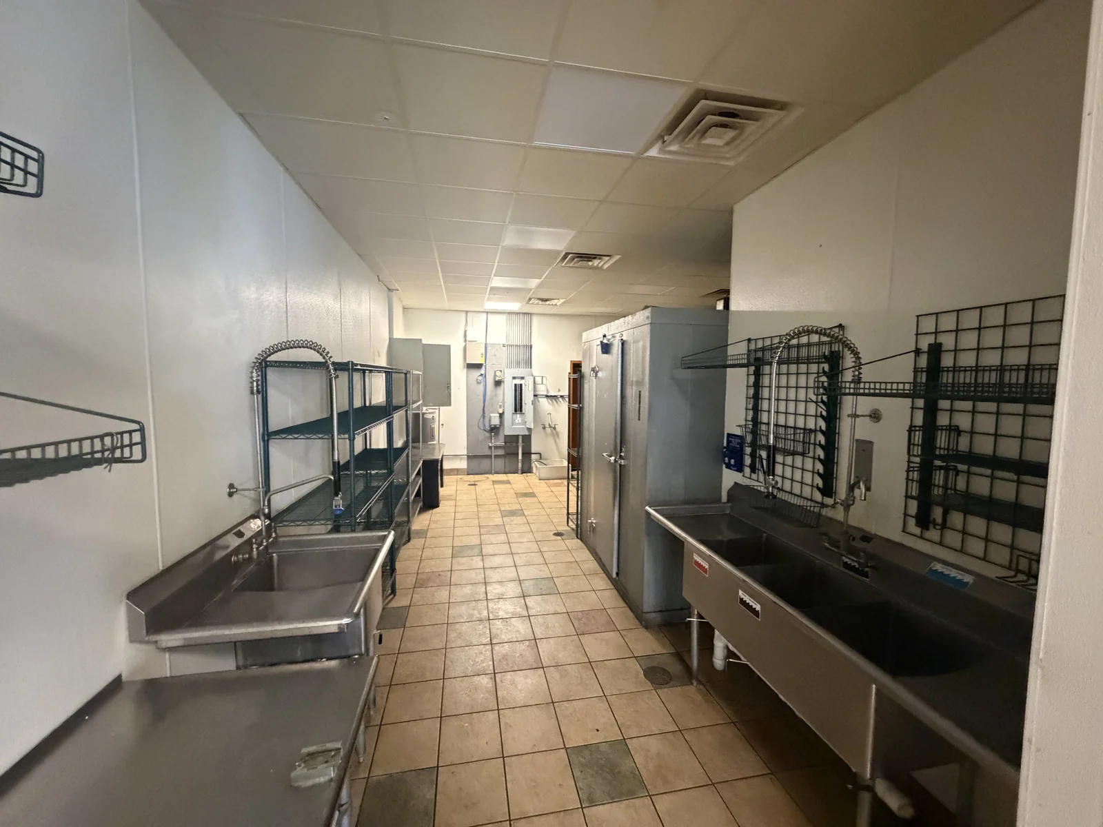 1,920 SF Former Restaurant Endcap — Lease in Ravenna, OH, photo 5 of 6