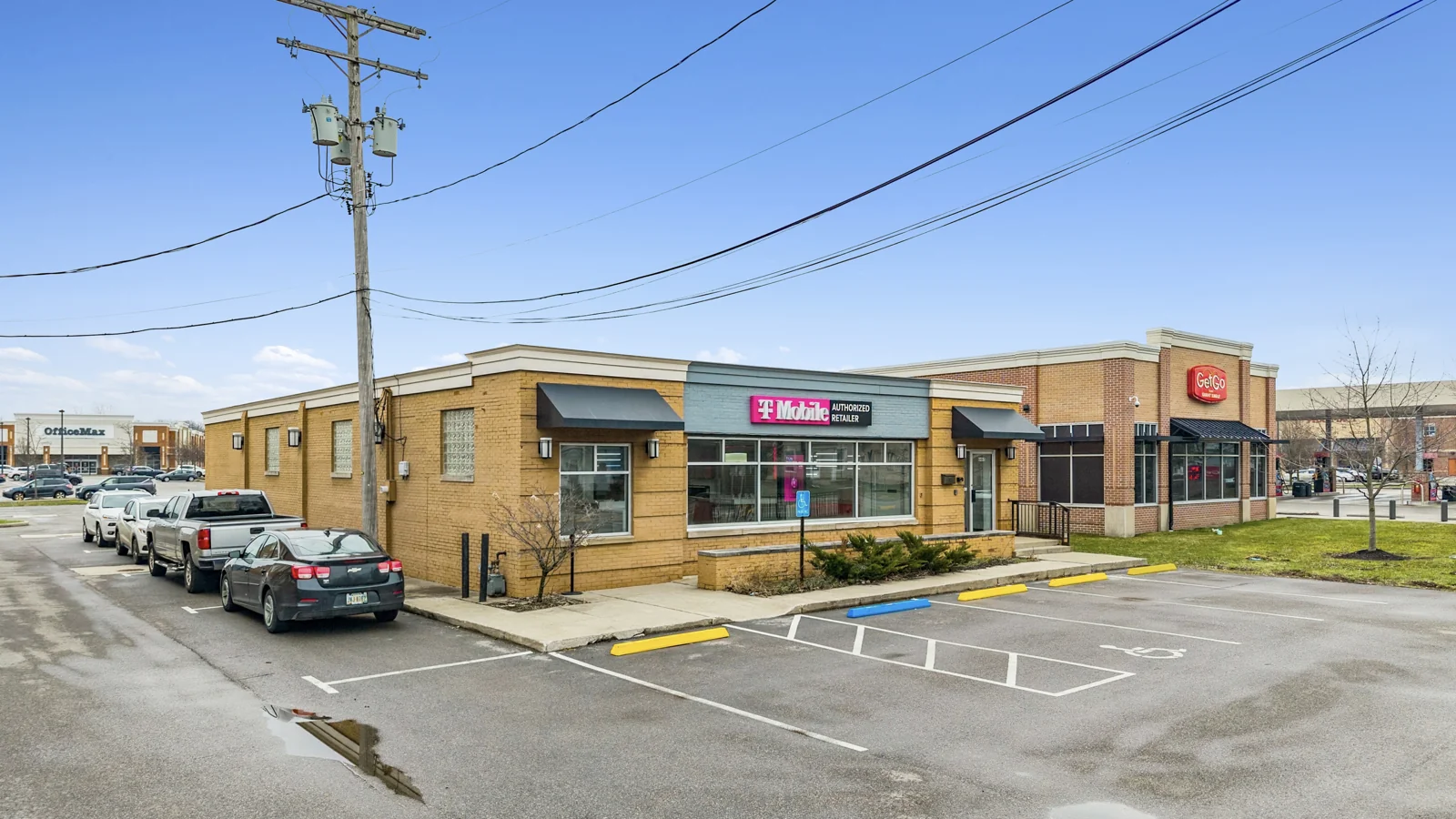 3,664 SF Freestanding Former T-Mobile — Lease in Solon, OH, photo 1 of 8