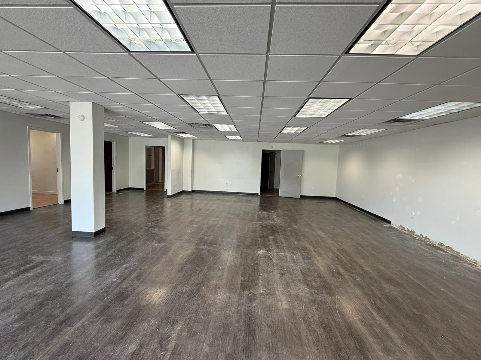 3,664 SF Freestanding Former T-Mobile — Lease in Solon, OH, photo 5 of 8