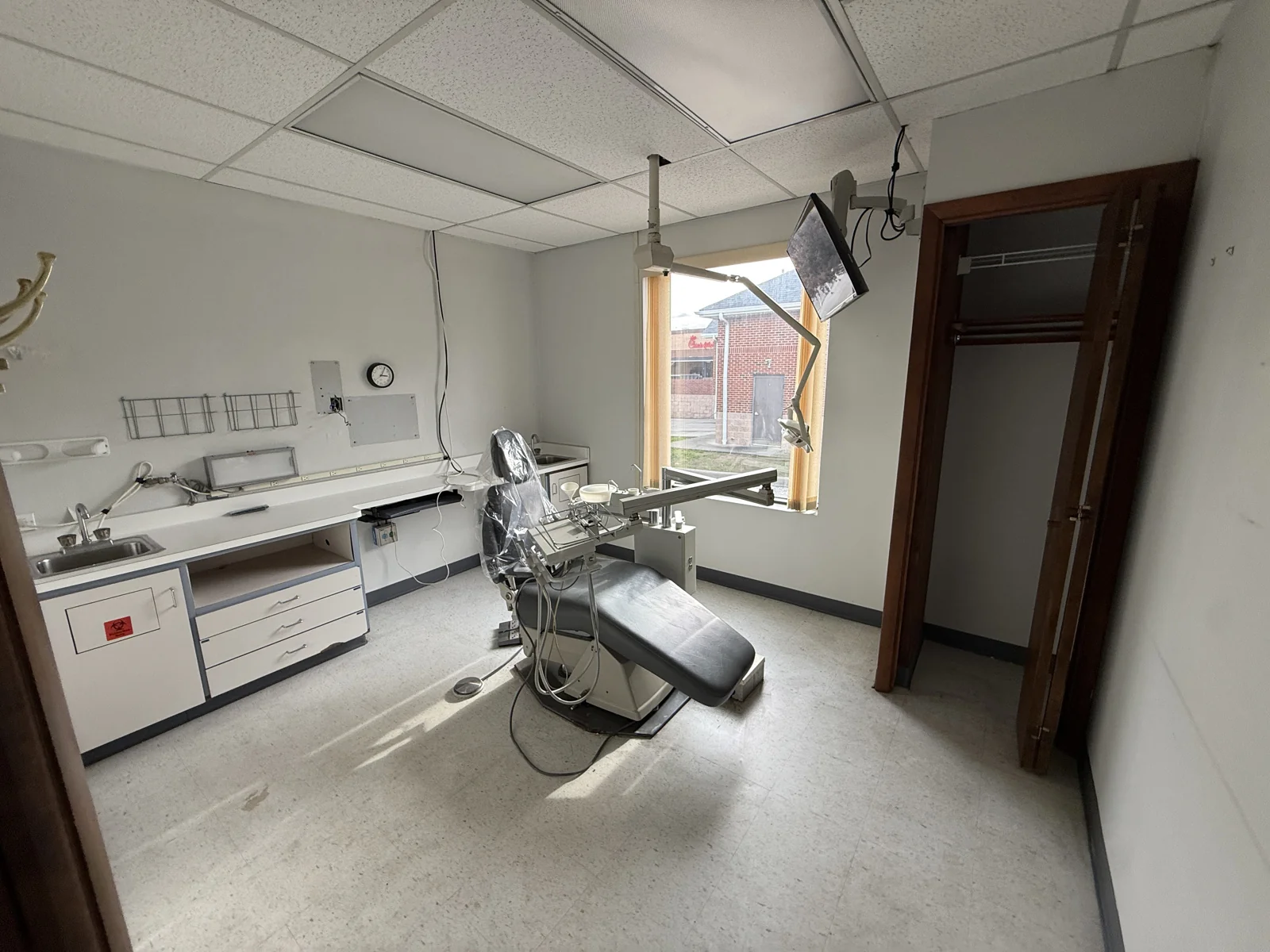 1,600 SF Former Dental Clinic — Lease in Willoughby, OH, photo 3 of 7