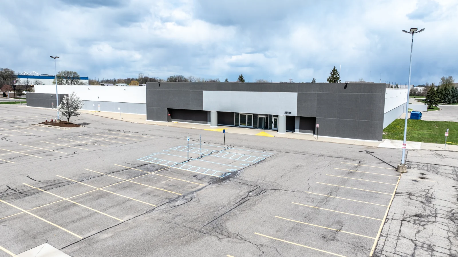 Industrial in Sterling Heights, MI — Lease in Sterling Heights, MI, photo 2 of 8