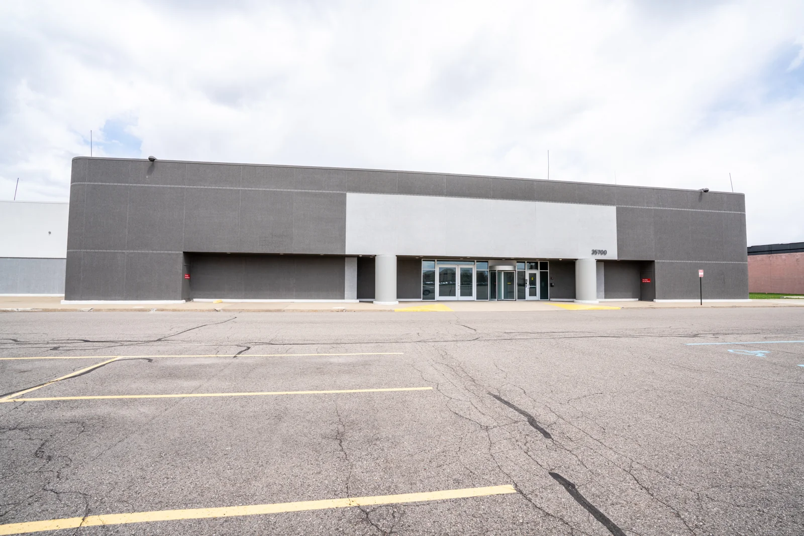 Industrial in Sterling Heights, MI — Lease in Sterling Heights, MI, photo 3 of 8