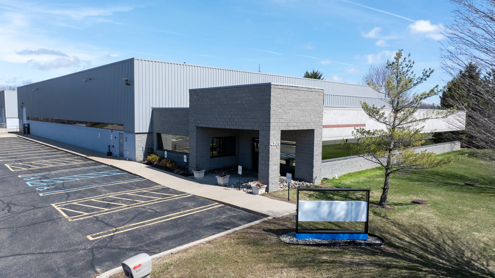 Industrial in Auburn Hills, MI — Lease in Auburn Hills, MI, photo 1 of 1