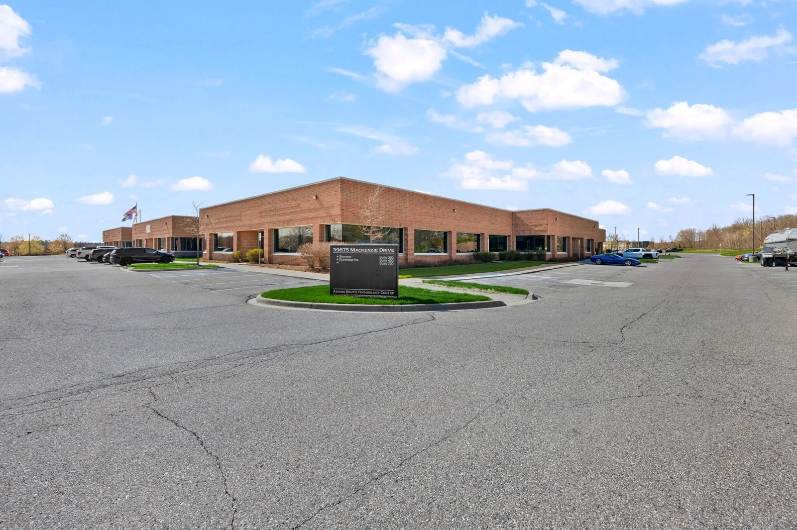 Adams South Technology Centre — Lease in Novi, MI, photo 3 of 5