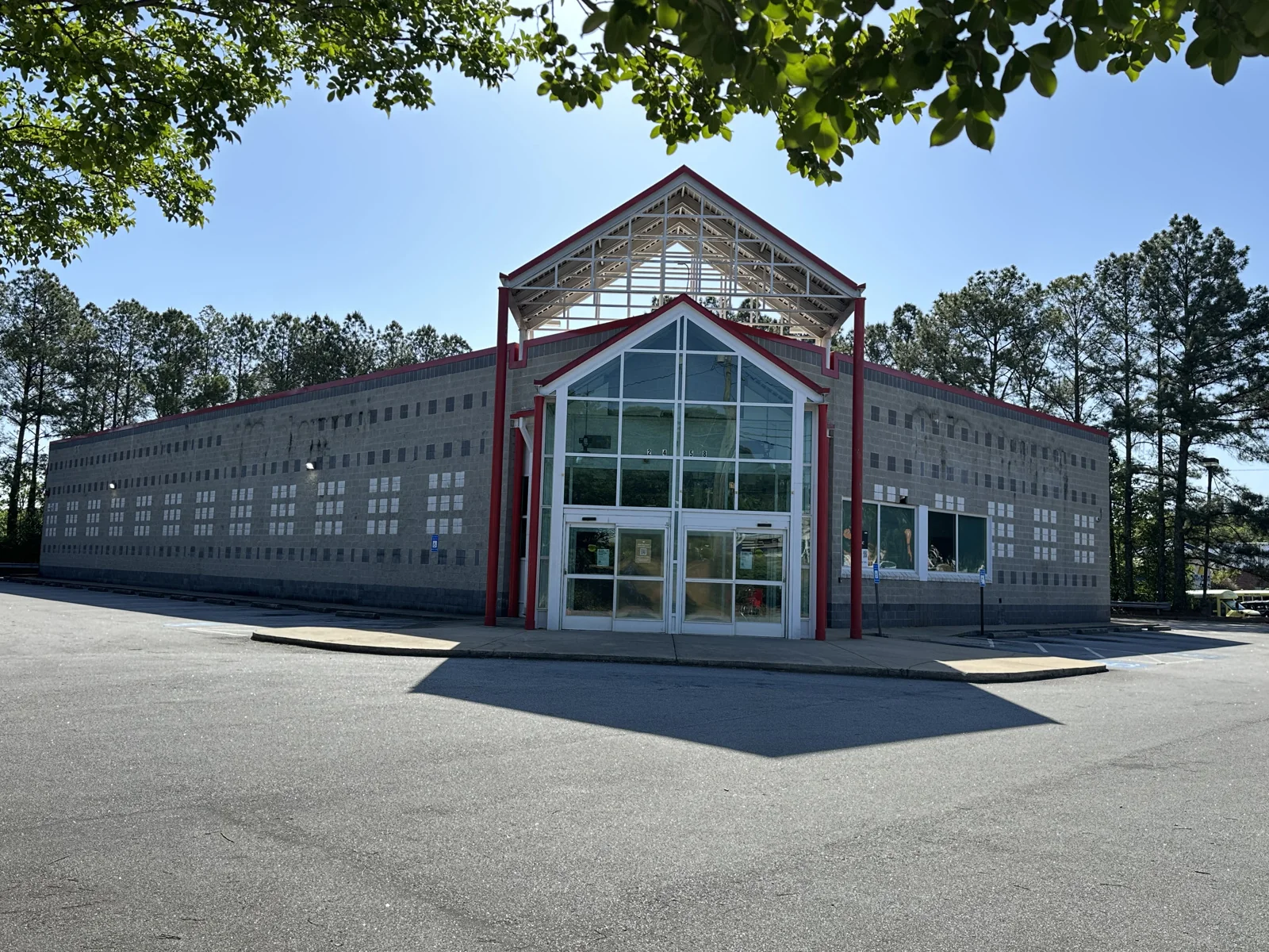Free Standing Building | 10,594 SF — Lease in Decatur, GA, photo 1 of 2