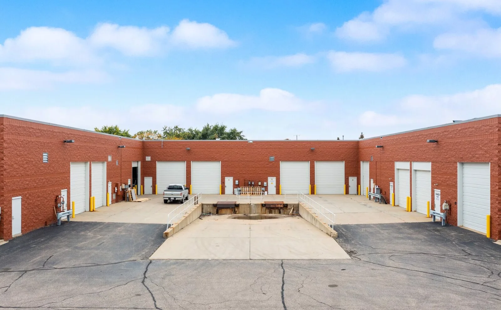 Century Technology Center — Lease in Wixom, MI, photo 4 of 8