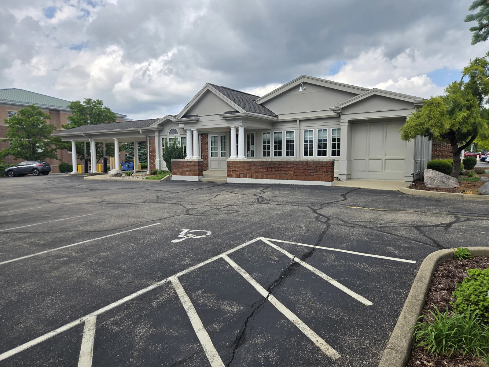 WesBanco Montgomery — Lease in Cincinnati, OH, photo 1 of 3
