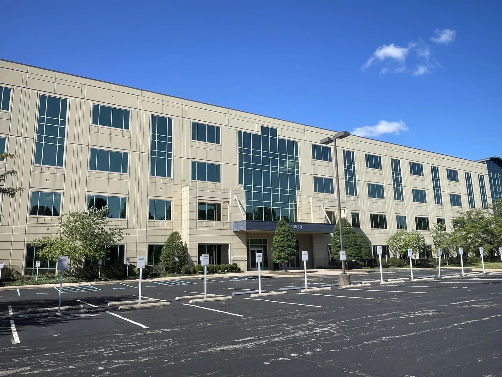 13550 Triton Park Blvd. — Lease in Louisville, KY, photo 1 of 2