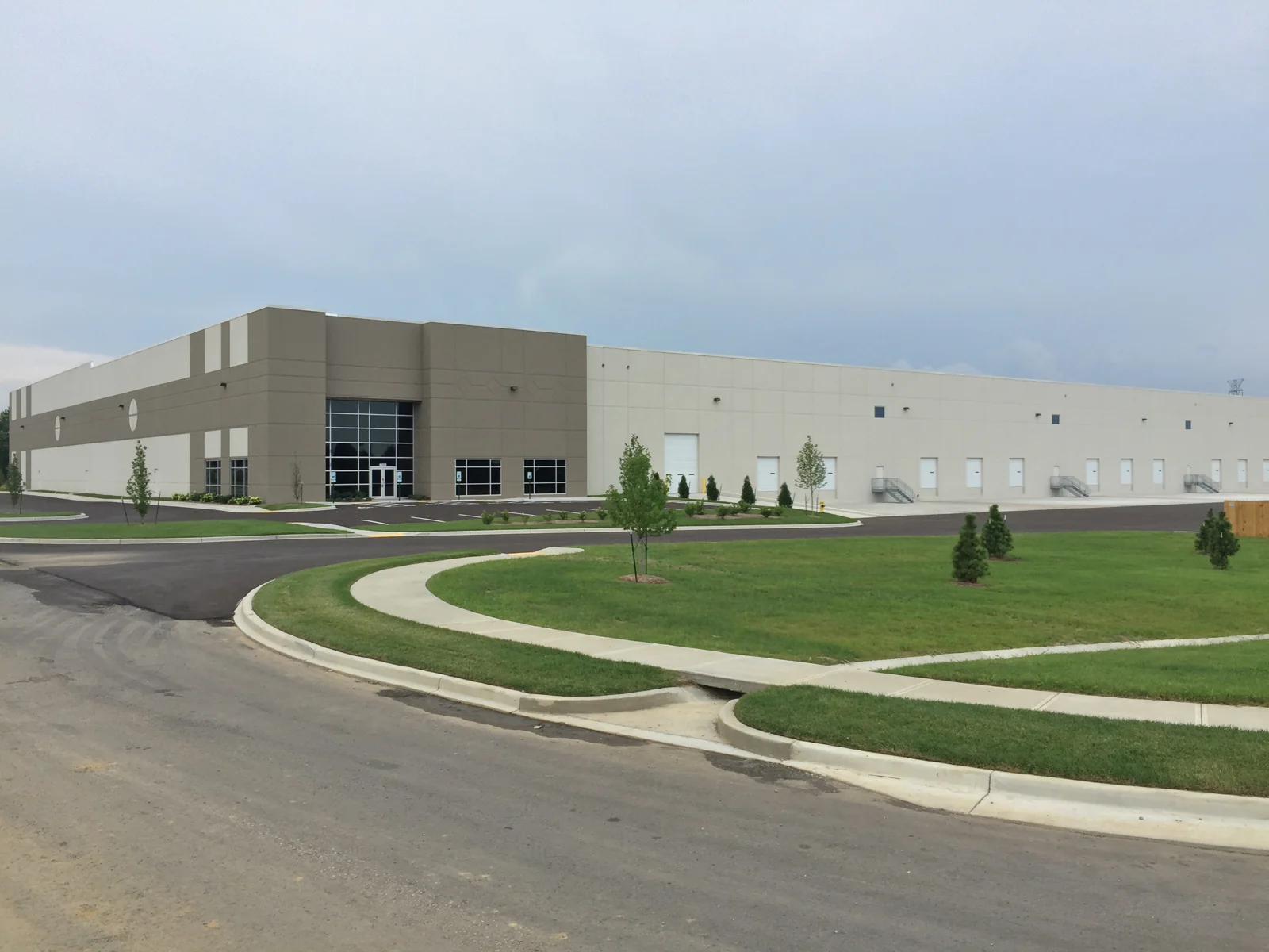 5100 Jeff Commerce Drive — Lease in Louisville, KY, photo 2 of 2