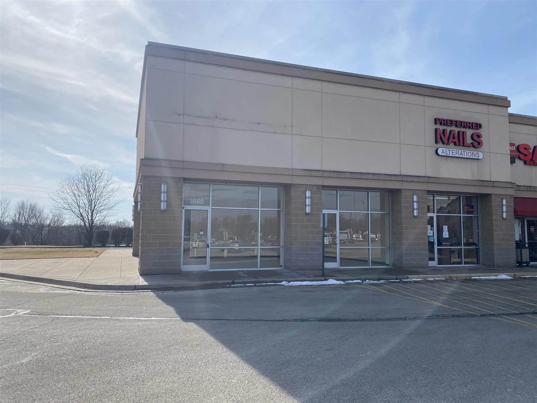 Target Anchored Retail Space — Lease in Louisville, KY, photo 2 of 4