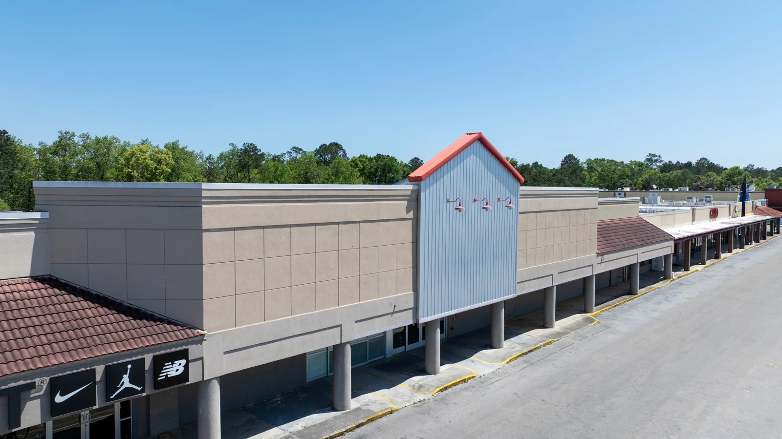 Retail in DeFuniak Springs, FL — Lease in Defuniak Springs, FL, photo 3 of 6