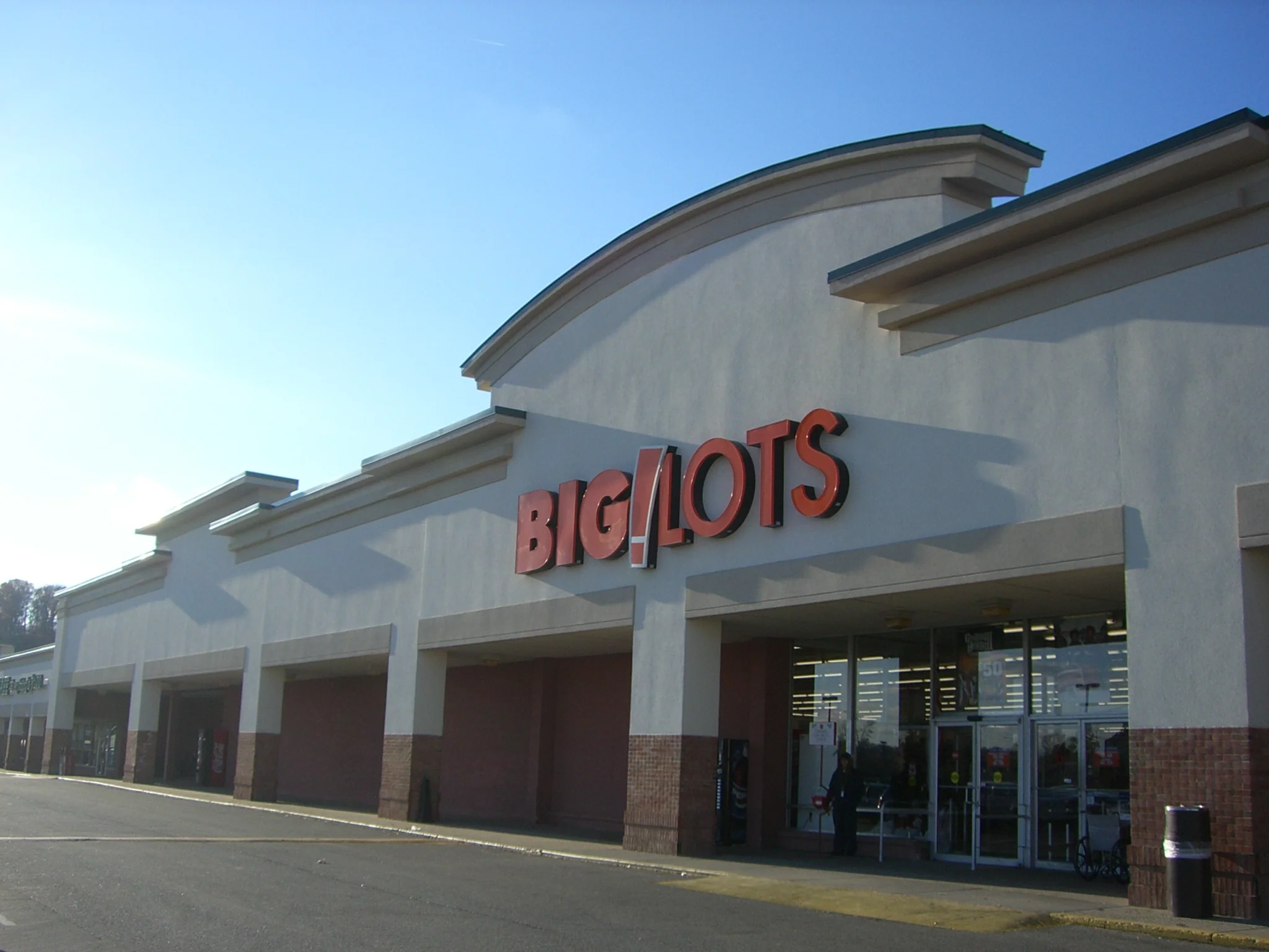 New Albany Plaza — Lease in New Albany, IN, photo 1 of 3