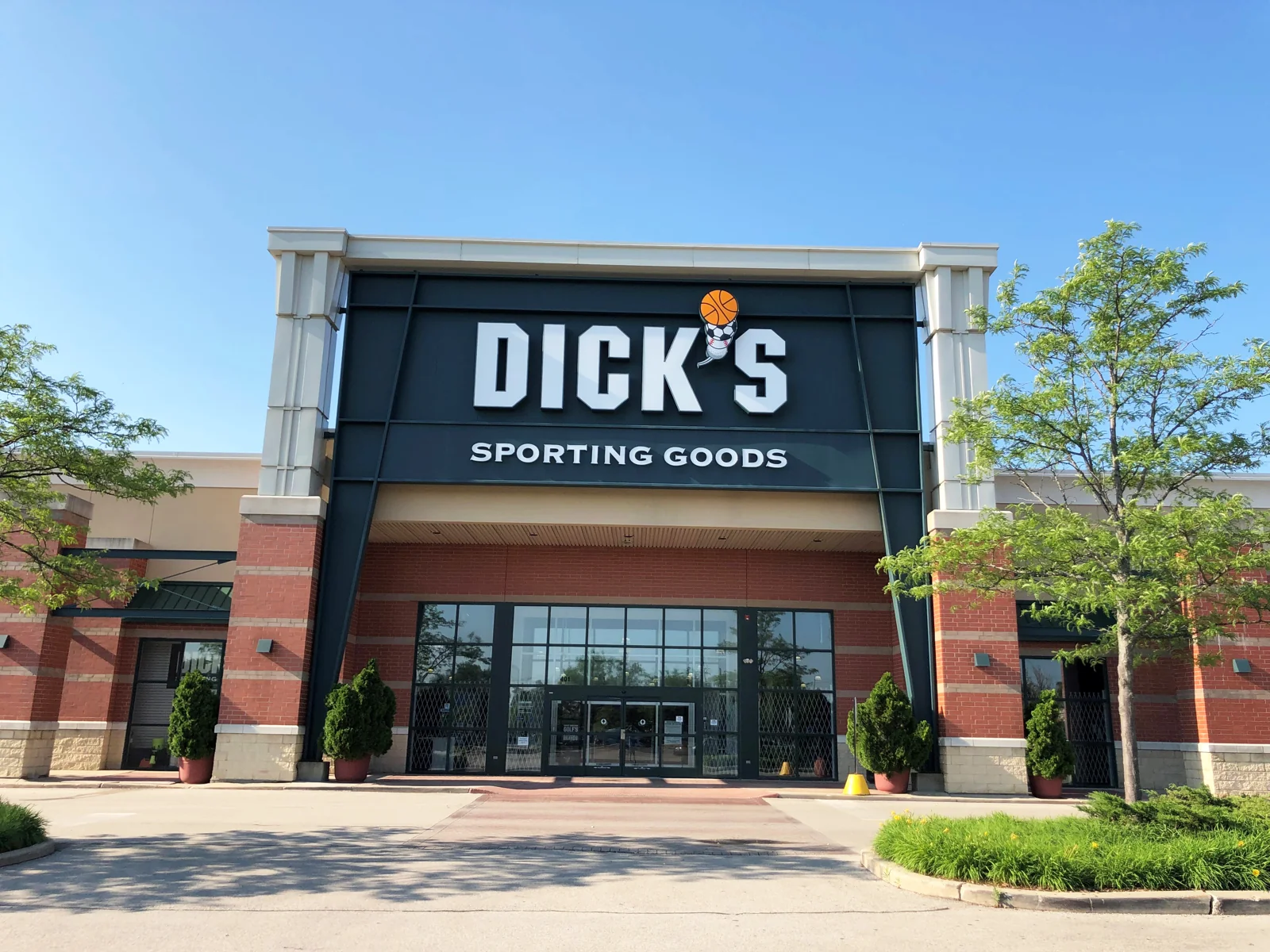 Retail in Arlington Heights, IL — Lease in Arlington Heights, IL, photo 2 of 8