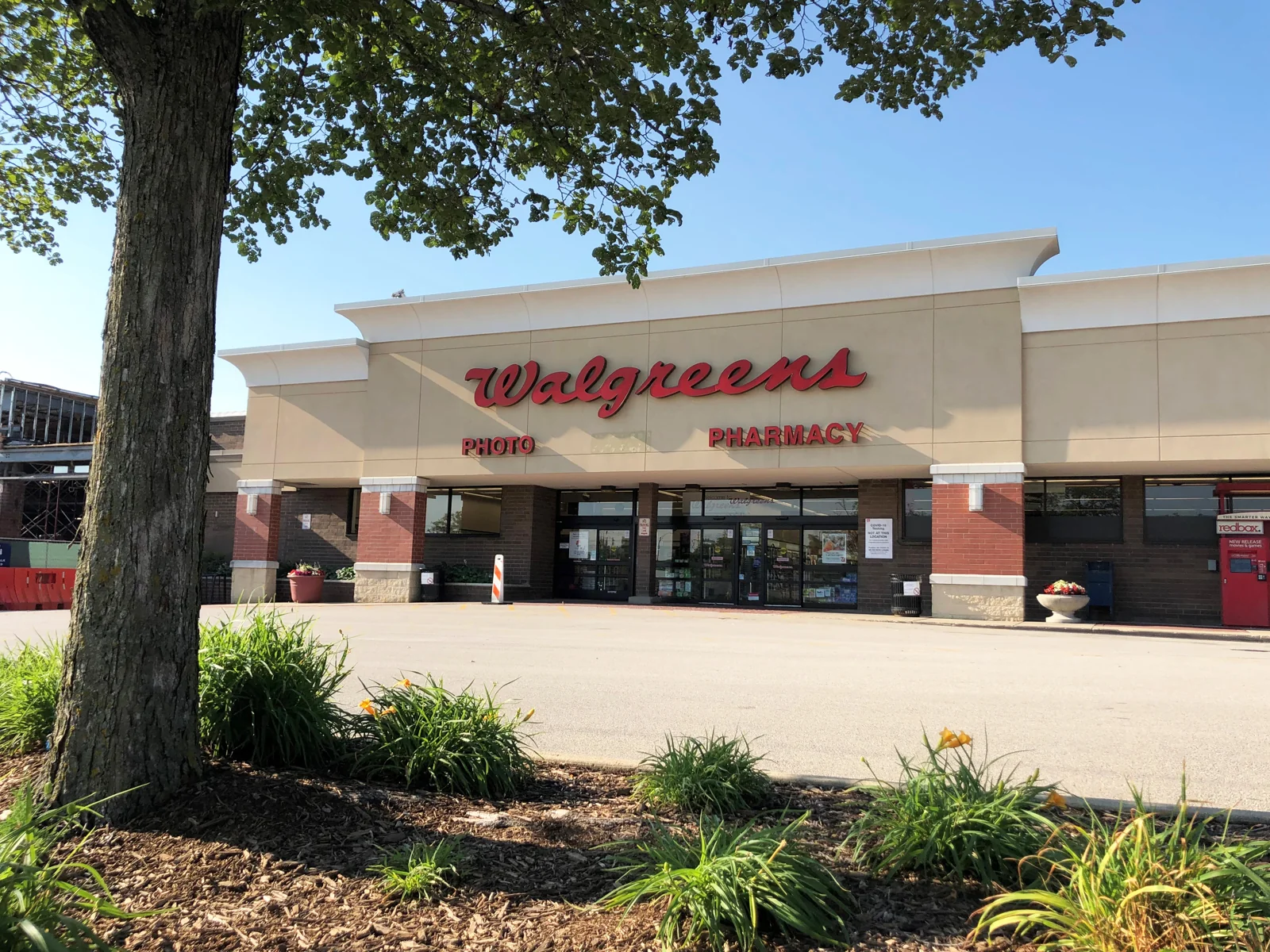 Retail in Arlington Heights, IL — Lease in Arlington Heights, IL, photo 3 of 8